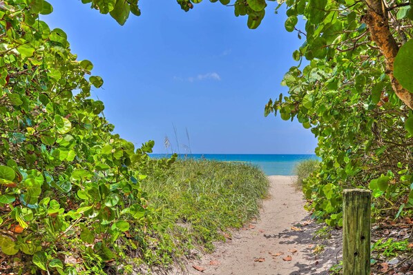 Jensen Beach Vacation Rental | 2BR | 2BA | 1,200 Sq Ft | Step-Free Access