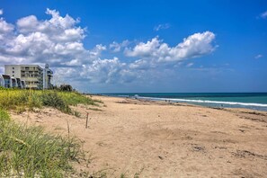 Walk to Beach | Pet Friendly w/ Fee