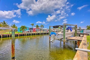 Private Dock | Beach Chairs & Towels | Pool Toys