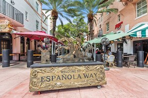Explore Espanola Way!