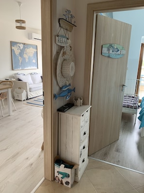 👈 Living room / Bathroom 👉