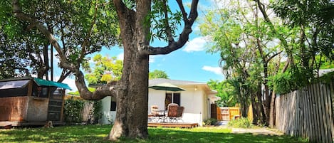spacious backyard, pet friendly
