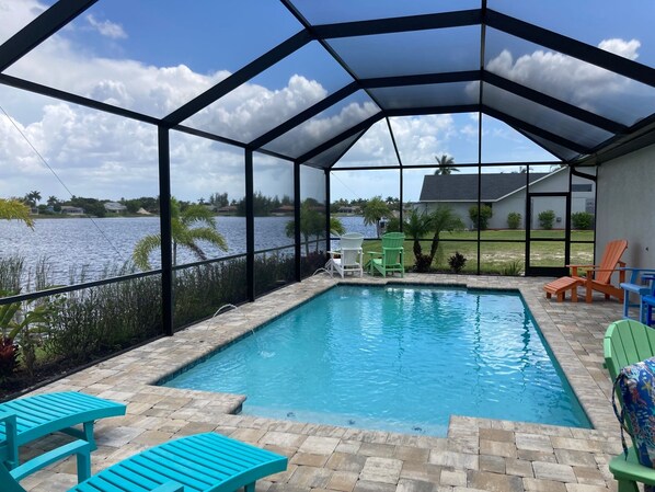 Pool lanai, ample seating, BBQ, access to the lake!