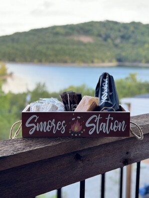 Take advantage of our community fire pit and smores station. We provide everything you need roasting sticks, a package of graham crackers, 2 Hershey bars and 8 marshmallows for our guest. 
