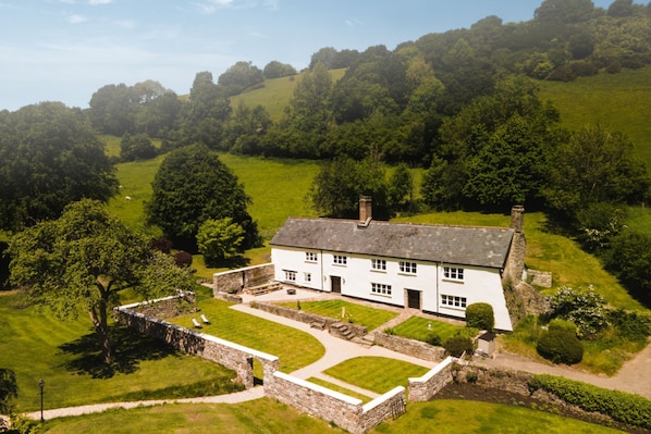 The exterior of Holwell Farmhouse, Devon