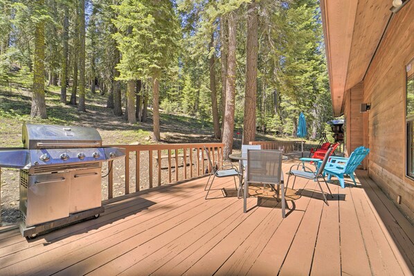 Truckee Vacation Rental | 4BR | 3BA | Stairs Required | 2,407 Sq Ft