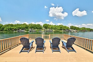Sit back, relax and welcome to Kings Cove Cabin!