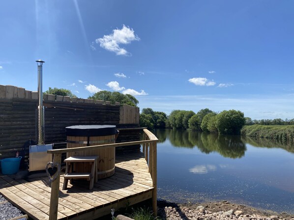 The Paddock, Staffordshire; Gorgeous lakeside glamping