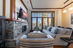 4001 Northstar Dr Unit 103-print-005-006-Northstar Dr 103Indoor09-3360x2240-300dpi