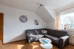 Wohnzimmer mit Sofa