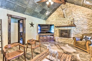 Living Room | Main House | 1st Floor | Smart TV | Gas Fireplace