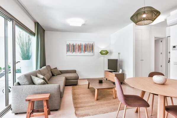 Beautiful spacious living room with dining room