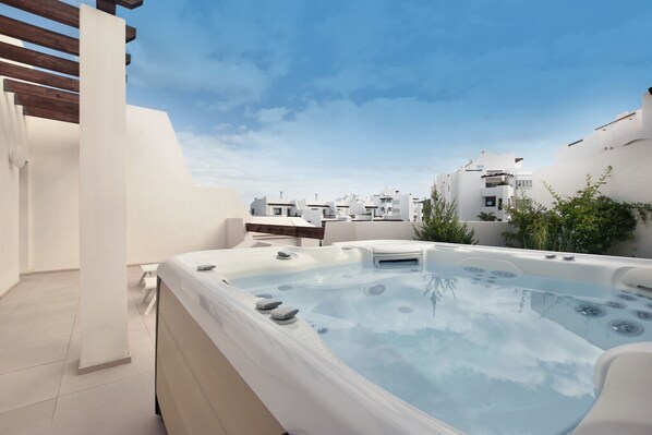 Rooftop jacuzzi with sunbathing area
