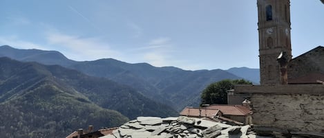 panorama sul campanile e le montagne