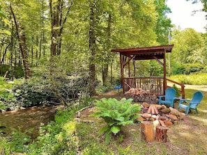 Creekside setting with firepit. Seasoned firewood always provided.