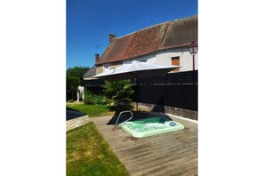 Extérieur avec jacuzzi 