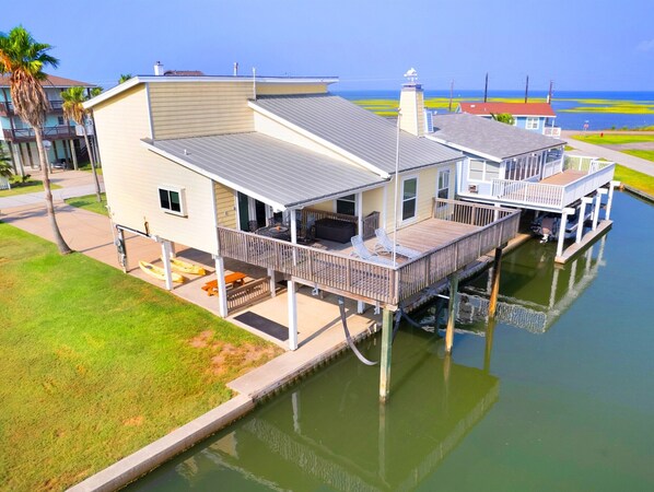 Beautiful Canal home