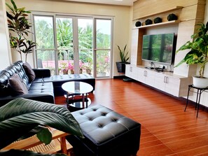Spacious family room with balcony. 