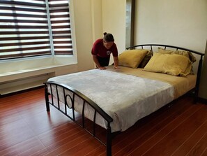 Queen size bed, fits 4 pax with folding beds upon request. 