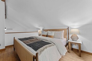 King bedroom upstairs
