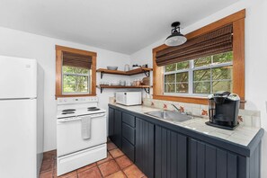 Full kitchen