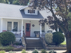 Front of house facing Savannah Road.