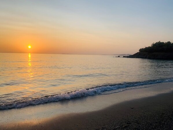 Beach in front of the house !!