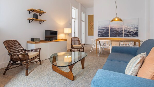 In this living area, you can listen to some music or watch your favourite shows whether you are having your meal or simply relaxing  #lovely #relax #portugal #pt #lisbon