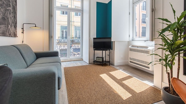 Lovely living room, with a comfortable sofa-bed, where you can relax while you listen to some music or watch your favourite shows #lovely #comfort #portugal #pt #lisbon