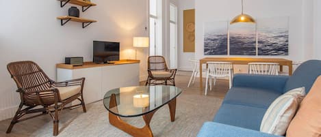 In this living area, you can listen to some music or watch your favourite shows whether you are having your meal or simply relaxing  #lovely #relax #portugal #pt #lisbon