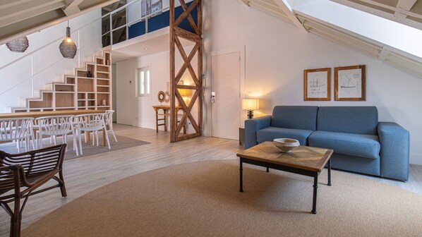This spacious living area is full of natural light and has everything you need for a comfortable stay #comfort #relaxing #portugal #pt #lisbon