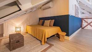 This lovely corner is the perfect spot for a nice conversation or to recharge your "batteries" #cozy #cubby #portugal #pt #lisbon