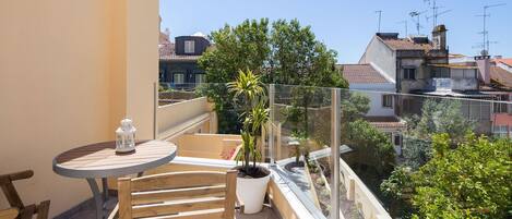This sunny balcony is the perfect spot for an outdoor meal or a cup of wine #sunny #perfectview #portugal #pt #lisbon