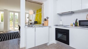 The kitchenette as all the amenities you'll need for your meals #homecooking #clean #portugal #pt #lisbon