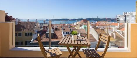 This sunny balcony is the perfect spot for an outdoor meal or a cup of wine, while you enjoy this lovely view #sunny #perfectview #portugal #pt #lisbon