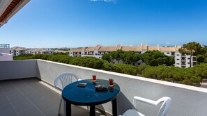 On this balcony you can have your meals on those nice sunny days and cool nights #sunny #cool #portugal #algarve #albufeira