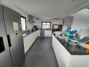 Main fully equipped kitchen.