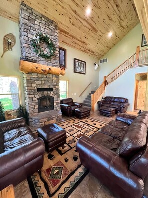 Downstairs living room (1)