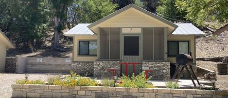 Cabin 7: full renovation! Nice view of property and Guadalupe River