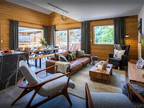 Lounge/Dining