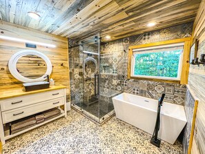 The shower room has a shower head, rain head and body spray. 