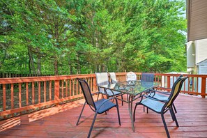 Deck | Outdoor Dining Area | Charcoal Grill