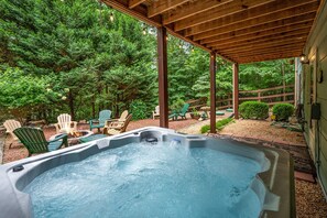 Relaxing hot tub!