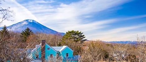 ・ Exterior: Located in the great outdoors where you can see Mt. Fuji right in front of you