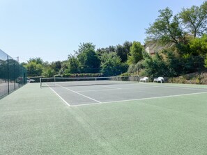 Sky, Plant, Tree, Shade, Asphalt, Road Surface, Grass, Urban Design, Tennis Court, Landscape
