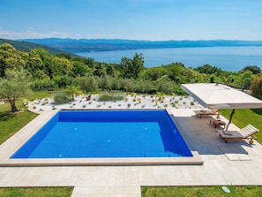 Water, Plant, Sky, Property, Swimming Pool, Building, Azure, Rectangle, Nature, Tree