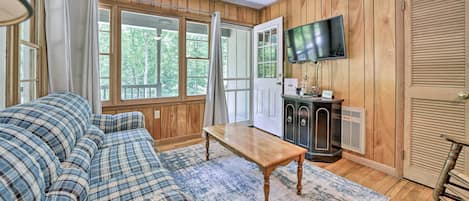 Bryson City Vacation Rental | 2BR | 1BA | 4 Stairs to Access | 756 Sq Ft