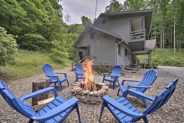 Bryson City Vacation Rental | 3BR | 2BR | 5 Stairs to Access | 1,642 Sq Ft