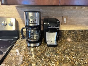 Kaffe og/eller kaffemaskine