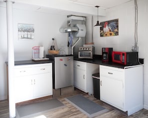 Kitchenette w/microwave, coffe pot, convect/airfry oven. Mini fridge,prep area.